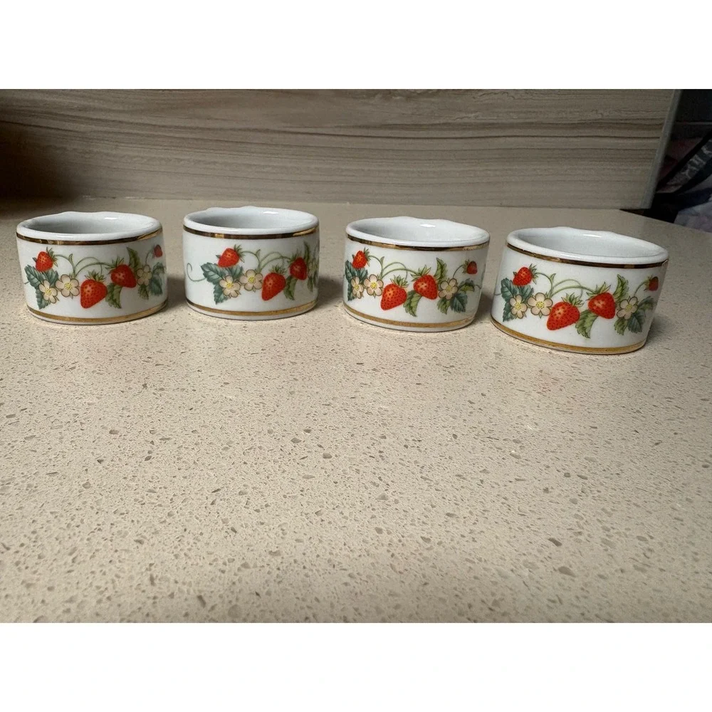 Vintage Avon Strawberry Ceramic Napkin Rings Set of 4 Gold Trim Brazil Cottage